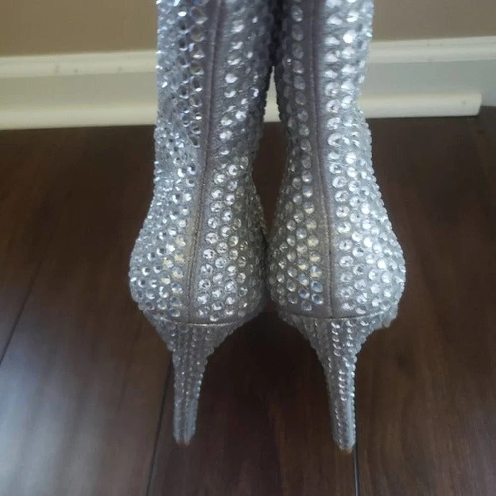 NEW! STEVE MADDEN Rhinestone Boots 5.5.